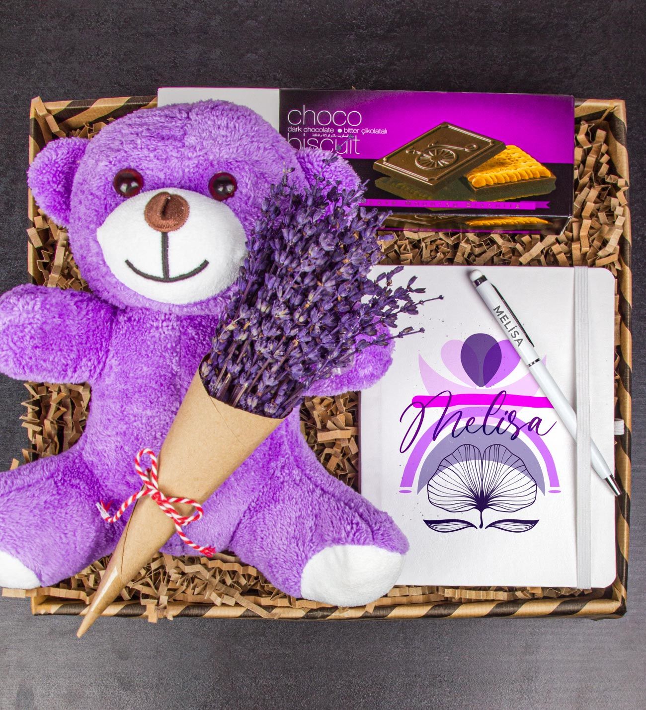eJOYA Kişiye Özel Defter Kalem & Lavantalı Peluş Ayı & Choco Biscuit Hediye Kutusu 111791