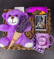 eJOYA Kişiye Özel Kupa ve Altlığı & Lavantalı Peluş Ayı & Choco Biscuit & Fotoğraflık Hediye Kutusu 111916