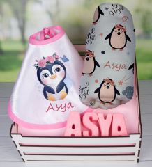 eJOYA Ahşap Sandıkta Kişiye Özel Önlük Battaniye Ve Taş İsimlik Bebek Hediye Seti 109722