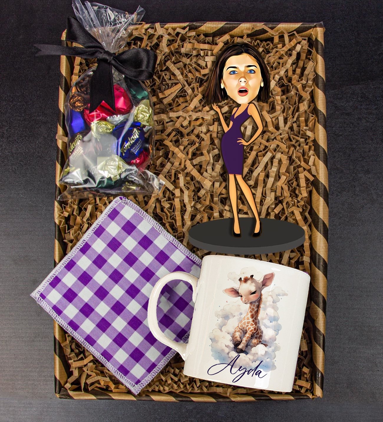 eJOYA Kişiye Özel Karikatür Biblo & Kupa & Bardak Altlığı & Dolgulu Çikolatalar Hediye Kutusu 112069