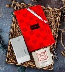eJOYA Kişiye Özel Defter Kalem & Latte Kupa & Bargello 709 Erkek Parfüm Hediye Kutusu 112631