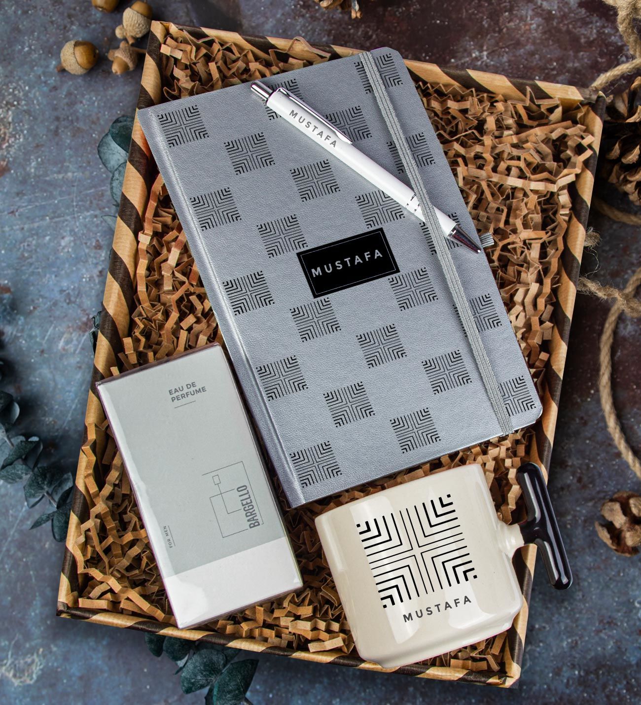 eJOYA Kişiye Özel Defter Kalem & Latte Kupa & Bargello 709 Erkek Parfüm Hediye Kutusu 112633