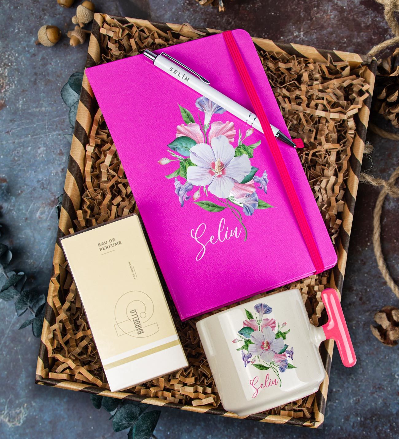 eJOYA Kişiye Özel Defter Kalem & Latte Kupa & Bargello 122 Kadın Parfüm Hediye Kutusu 112638