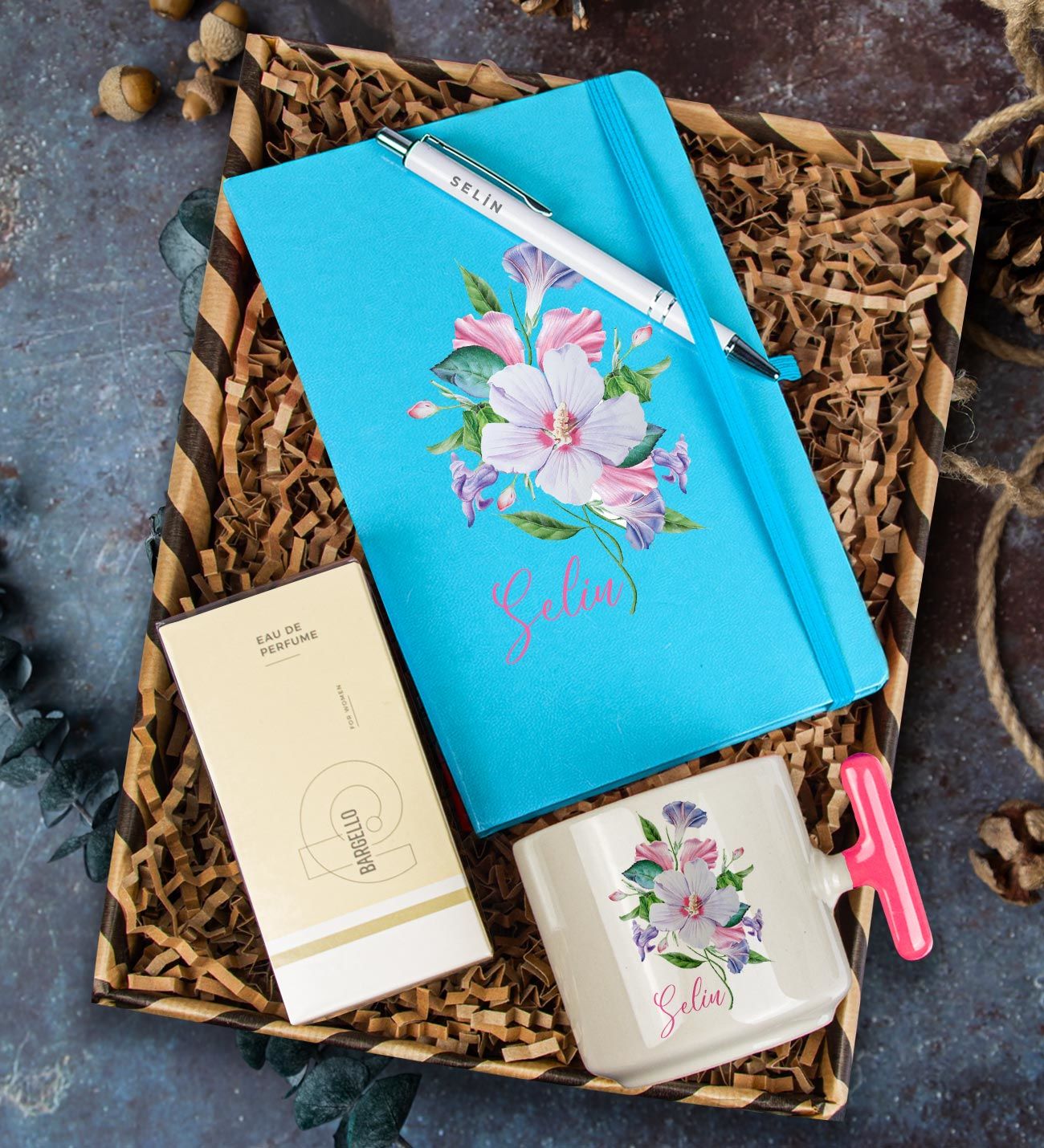 eJOYA Kişiye Özel Defter Kalem & Latte Kupa & Bargello 384 Kadın Parfüm Hediye Kutusu 112641
