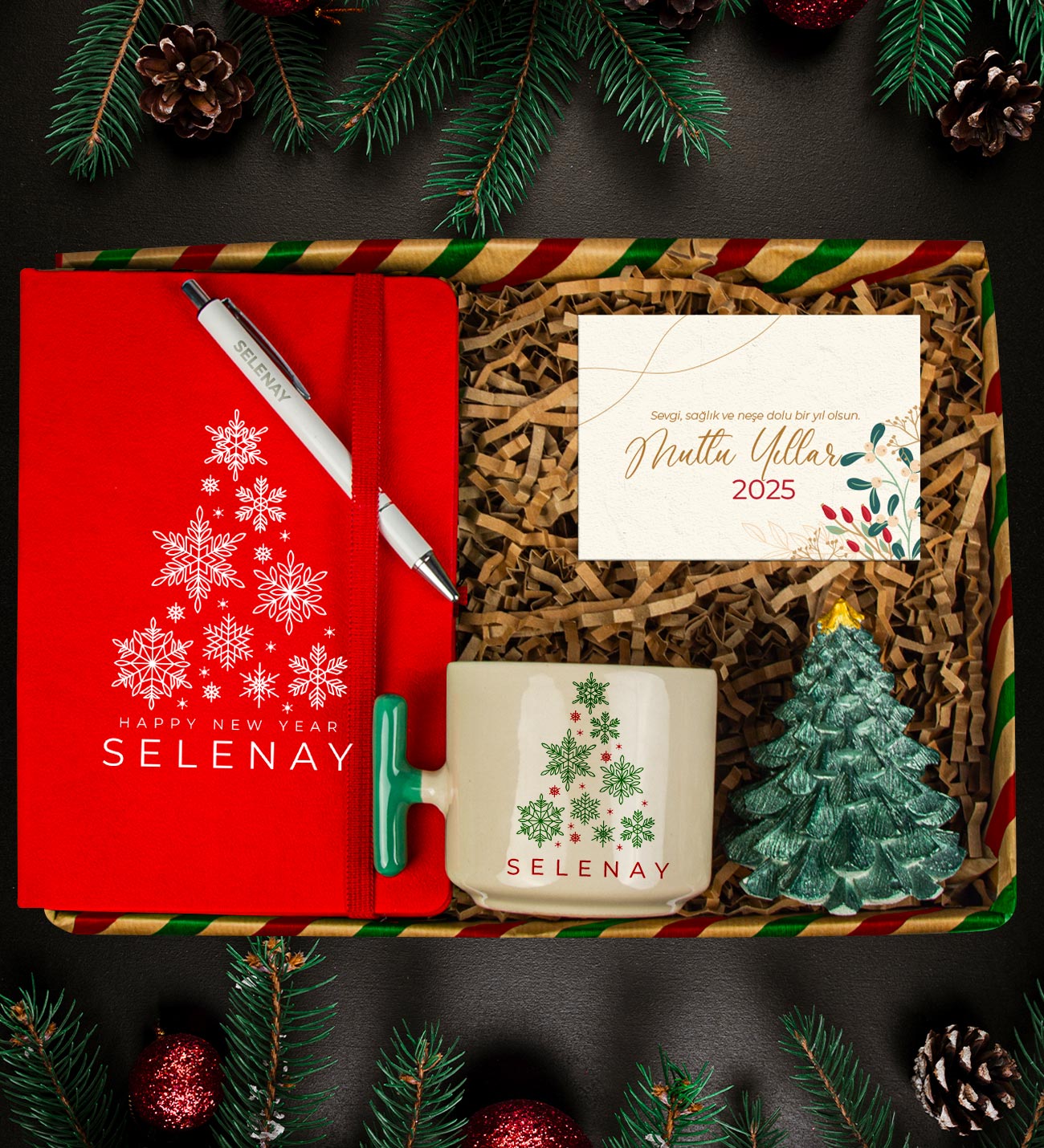 eJOYA Kişiye Özel Termo Deri Defter & Latte Kupa & Çam Ağacı Konsept Yeni Yıl Hediye Kutusu 112675