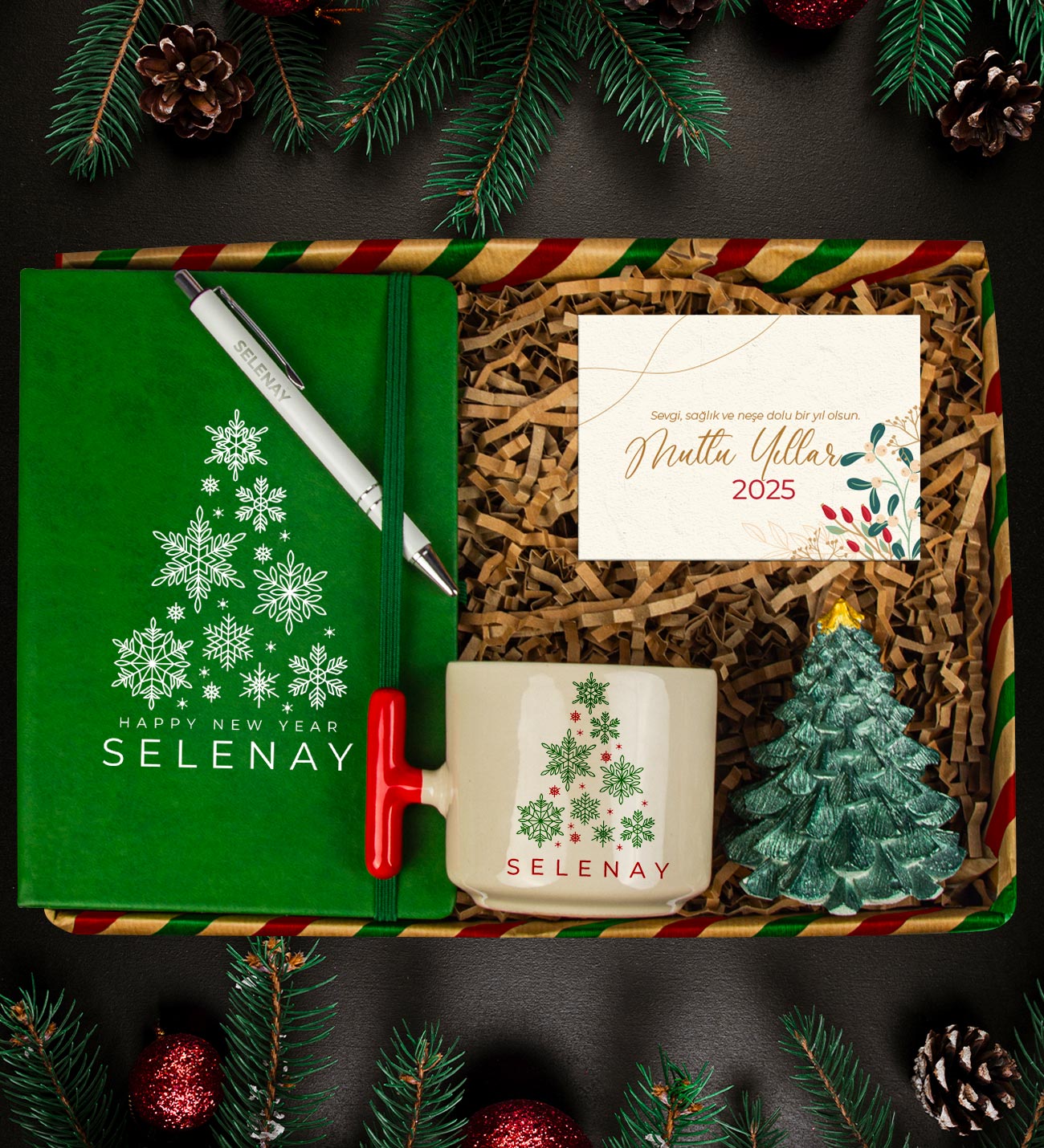 eJOYA Kişiye Özel Termo Deri Defter & Latte Kupa & Çam Ağacı Konsept Yeni Yıl Hediye Kutusu 112676