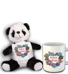 eJOYA Kişiye Özel Çiçekten Kalp Temalı 23 cm Peluş Ayıcık ve Kupa Hediye Seti 81916