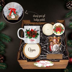 eJOYA Yeni Yıla Özel Kupa & Bardak Altlığı & Kişiye Özel Fotoğraflı Akrilik Çerçeve & Mum & Ahşap Hediye Sepeti 114462