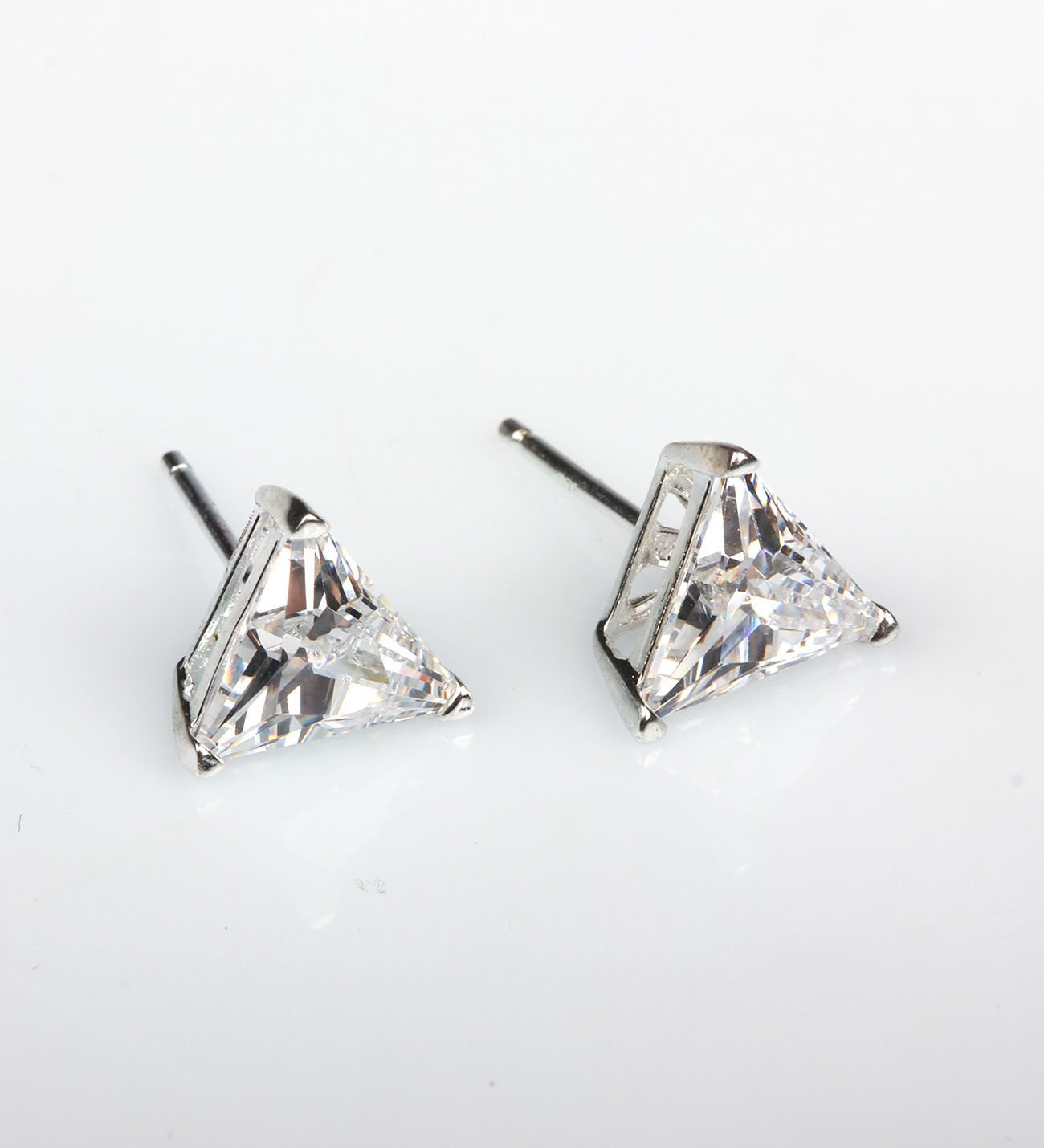 eJOYA 10x10mm Zirkon Tektaş Küpe 83857