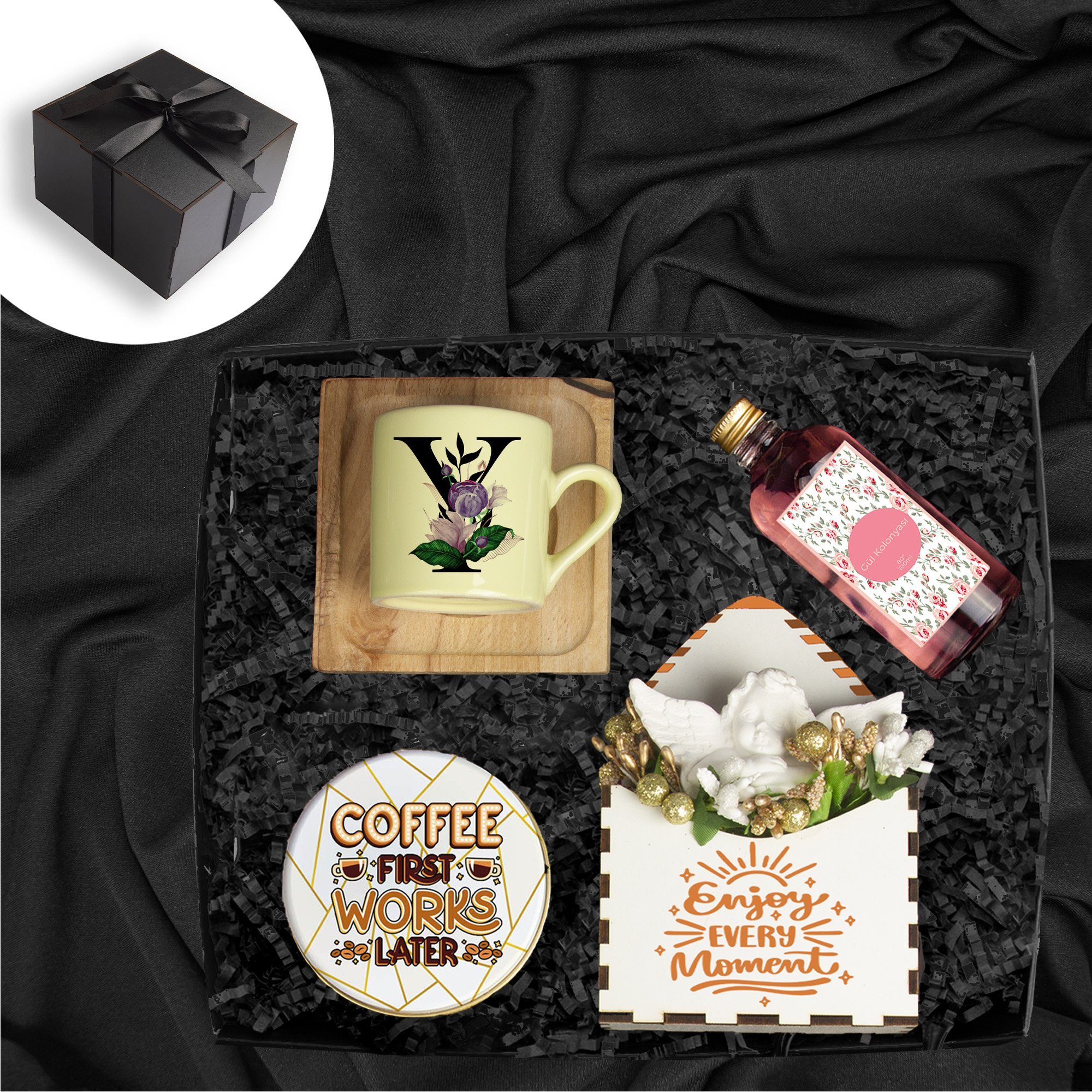 eJOYA Ahşap Kutusunda Kişiye Özel Harfli Türk Kahvesi Fincanı Mum Kolonya ve Melek Biblo Hediye Seti 116016