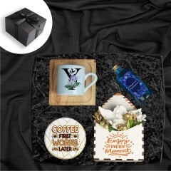 eJOYA Ahşap Kutusunda Kişiye Özel Harfli Türk Kahvesi Fincanı Mum Kolonya ve Melek Biblo Hediye Seti 116017
