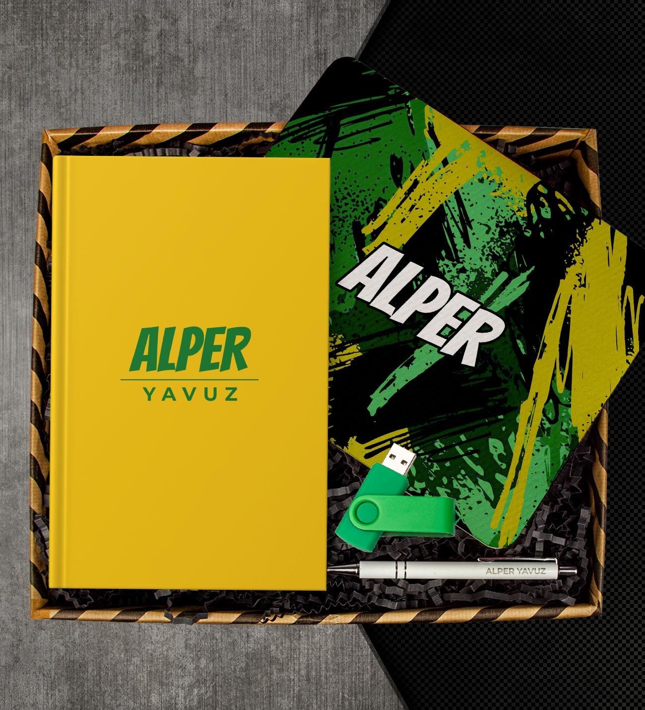 eJOYA Kişiye Özel Defter & Kalem & Mouse Pad & USB Bellek Hediye Kutusu 112952