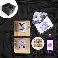 eJOYA Ahşap Kutusunda Kişiye Özel Harfli Türk Kahvesi Fincanı Mum Kolonya ve Melek Biblo Hediye Seti 116025