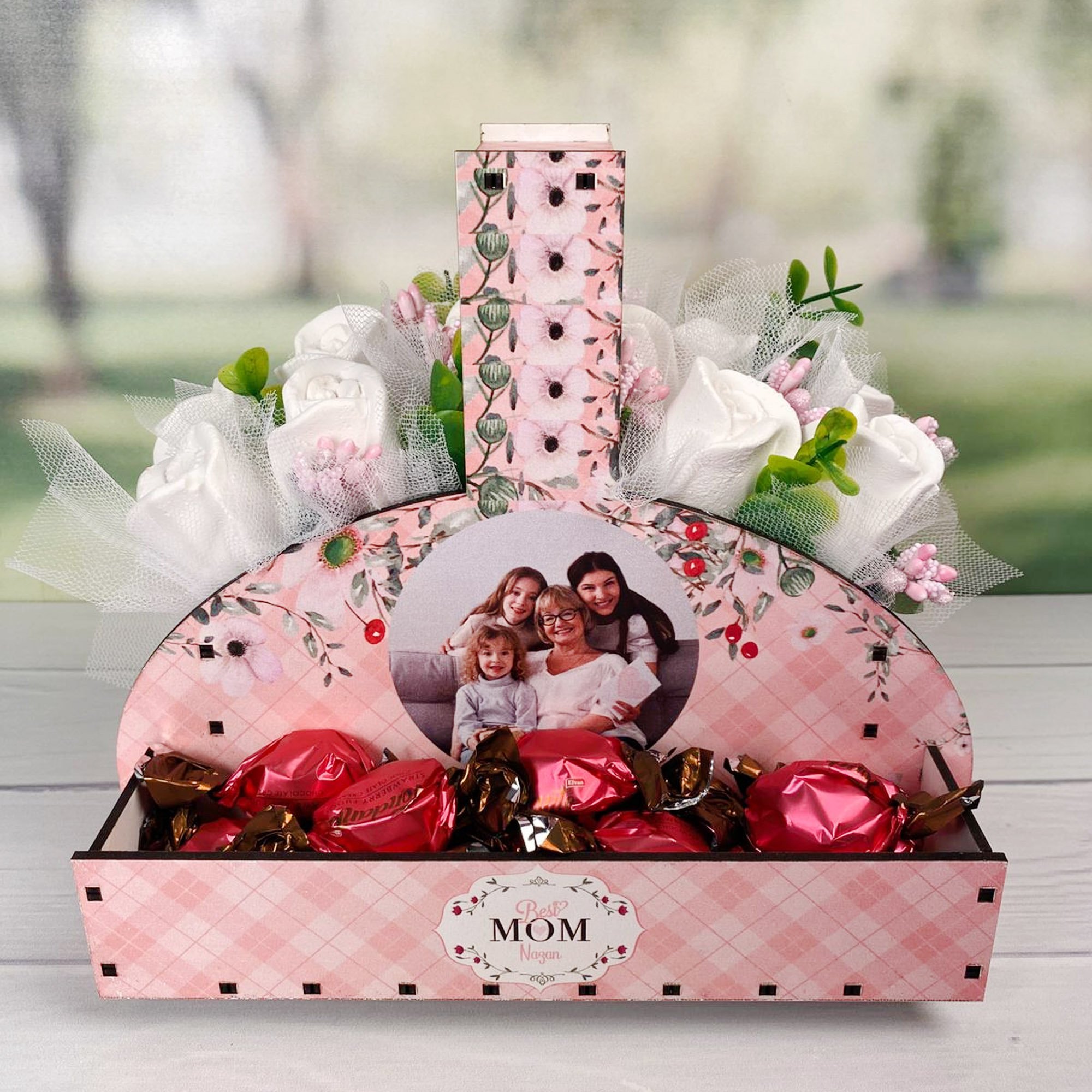 eJOYA Kişiye Özel Resimli Kokulu Taş Aranjmanı Ve Çikolatası 116295