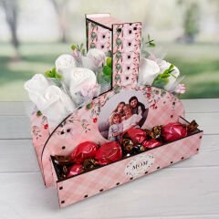 eJOYA Kişiye Özel Resimli Kokulu Taş Aranjmanı Ve Çikolatası 116295