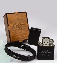 eJOYA Kişiye Özel Ahşap Kutuda Zippo Model Çakmak Ve Bileklik Erkek Aksesuar Seti 83761