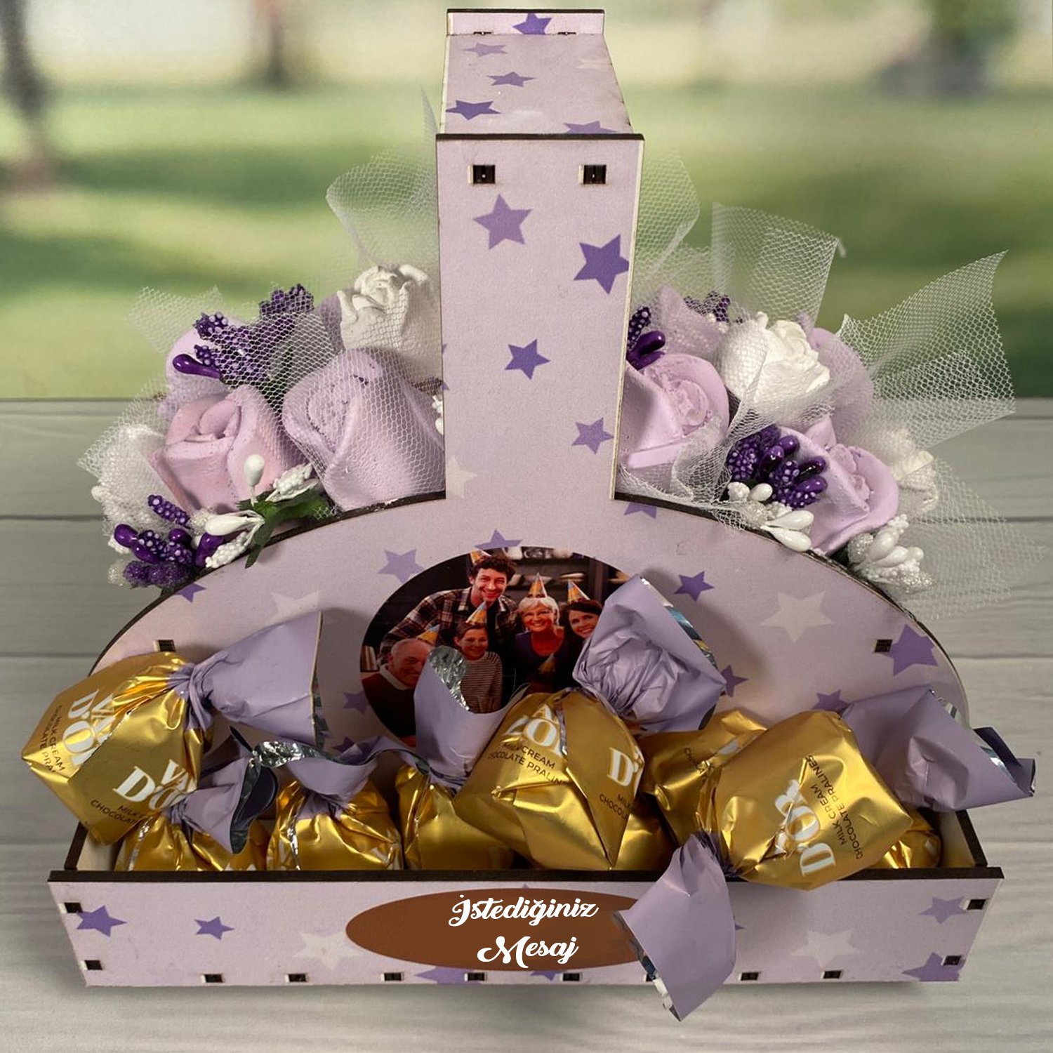 eJOYA Kişiye Özel Resimli Kokulu Taş Aranjmanı Ve Çikolatası 116303