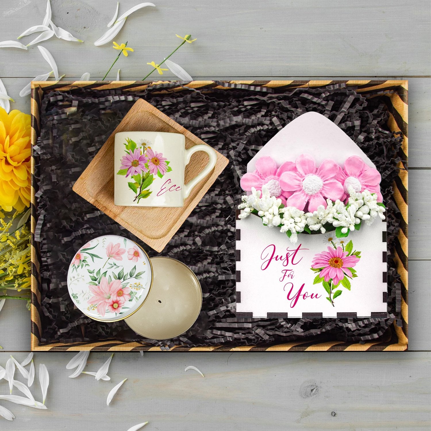 eJOYA Annelere Özel Türk Kahvesi Fincanı & Mum & Mektup Aranjmanı Hediye Kutusu 116339