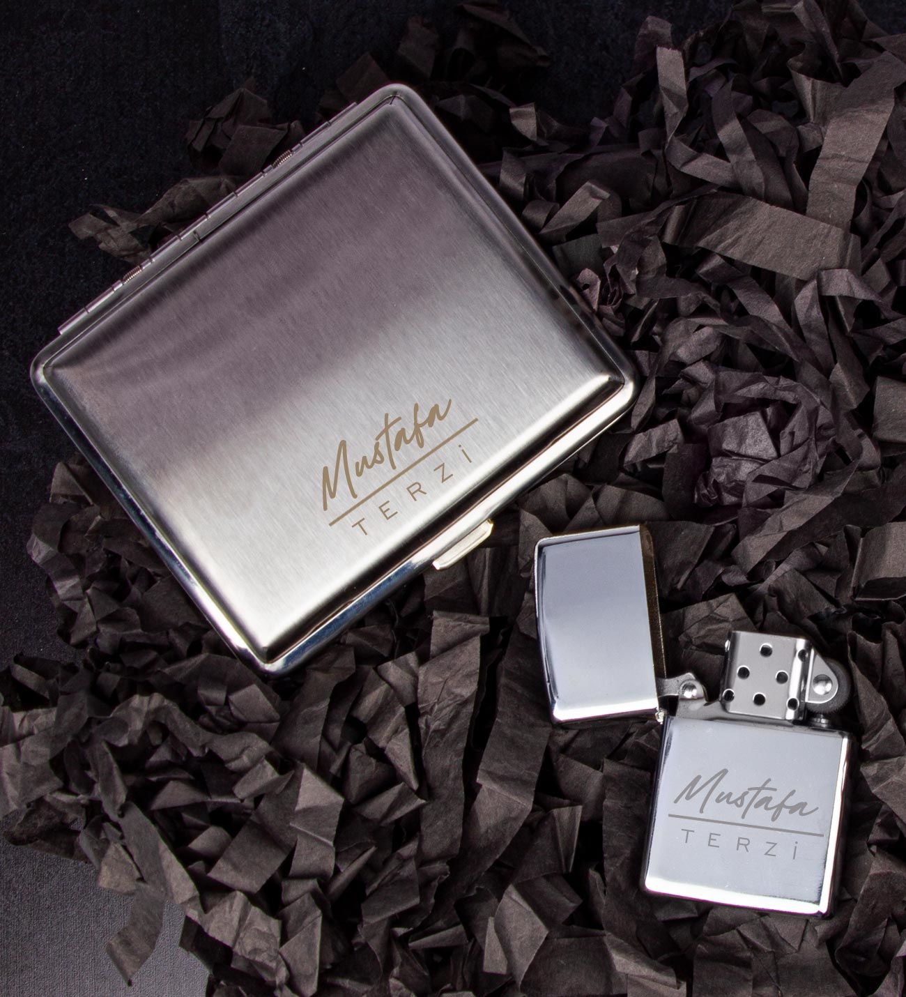 eJOYA Kişiye Özel Metal Sigara Tabakası Ve Zippo Model Çakmak Erkek Aksesuar Seti 107003