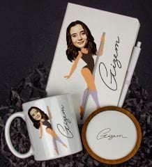 eJOYA Kişiye Özel Karikatür Tasarım Defter Kalem Kupa Ve Bardak Altlığı Hediye Seti 96169