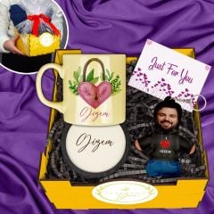 eJOYA Kişiye Özel Kupa & Bardak Altlığı & Peluş Anahtarlık & Ahşap Hediye Sepeti 114714