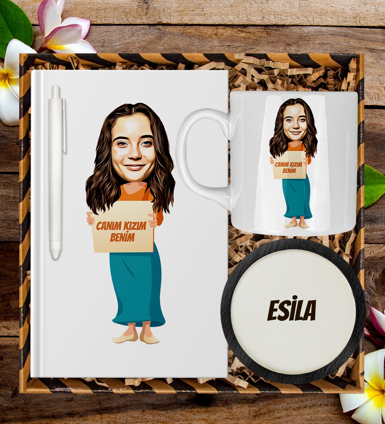 eJOYA Kişiye Özel Karikatür Tasarım Defter Kalem Kupa Ve Bardak Altlığı Hediye Seti 96213