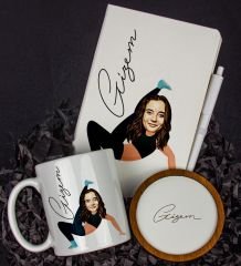 eJOYA Kişiye Özel Karikatür Tasarım Defter Kalem Kupa Ve Bardak Altlığı Hediye Seti 96236