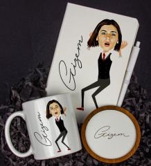 eJOYA Kişiye Özel Karikatür Tasarım Defter Kalem Kupa Ve Bardak Altlığı Hediye Seti 96290