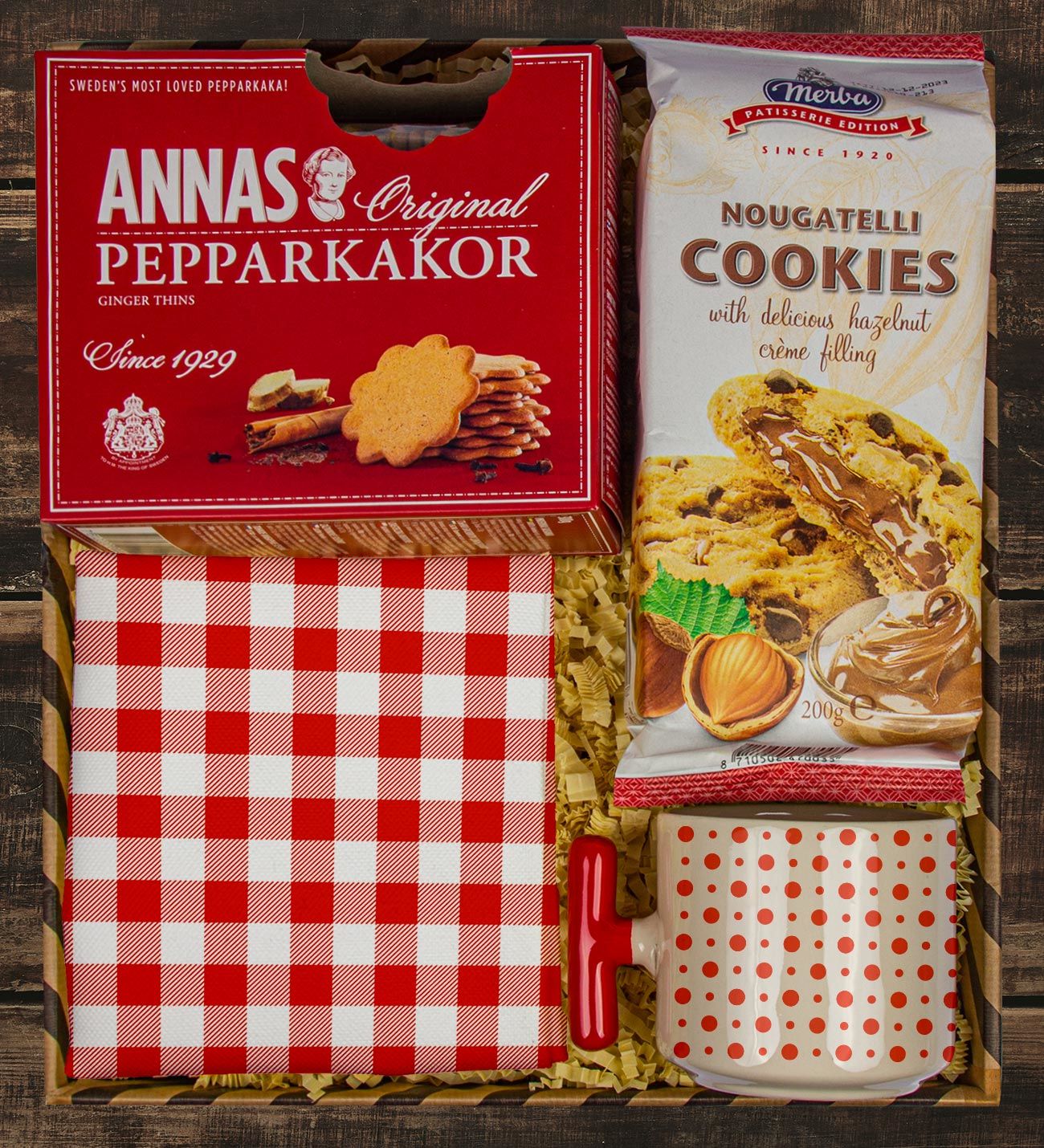 eJOYA Nutella Fındıklı Kurabiye & Tarçın ve Zencefilli Kurabiye & Latte Kupa & Amerikan Servis Hediye Kutusu 111083