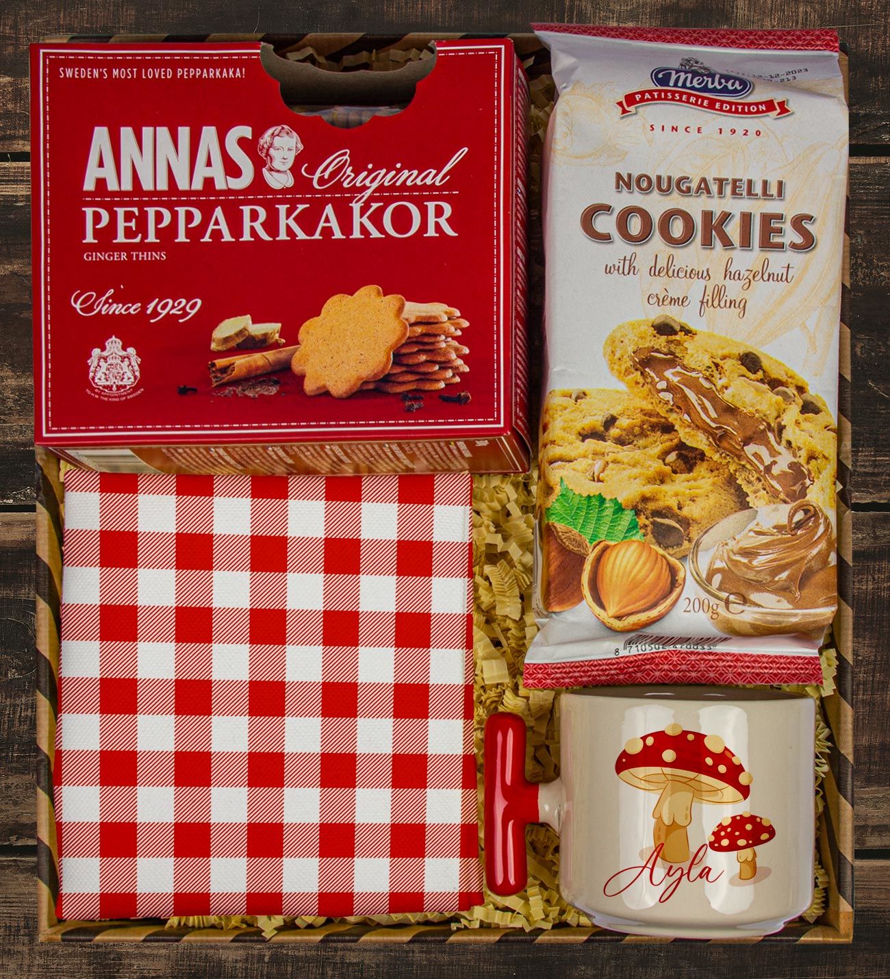 eJOYA Kişiye Özel Latte Kupa & Nutella Fındıklı Kurabiye & Tarçın ve Zencefilli Kurabiye & Amerikan Servis Hediye Kutusu 111107
