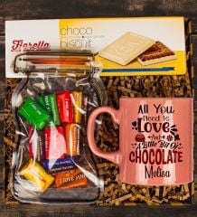 eJOYA Kişiye Özel Kupa & Tiamo Sütlü Kokolin Çikolata & Choco Beyaz Çikolatalı Biscuit Hediye Kutusu 111115