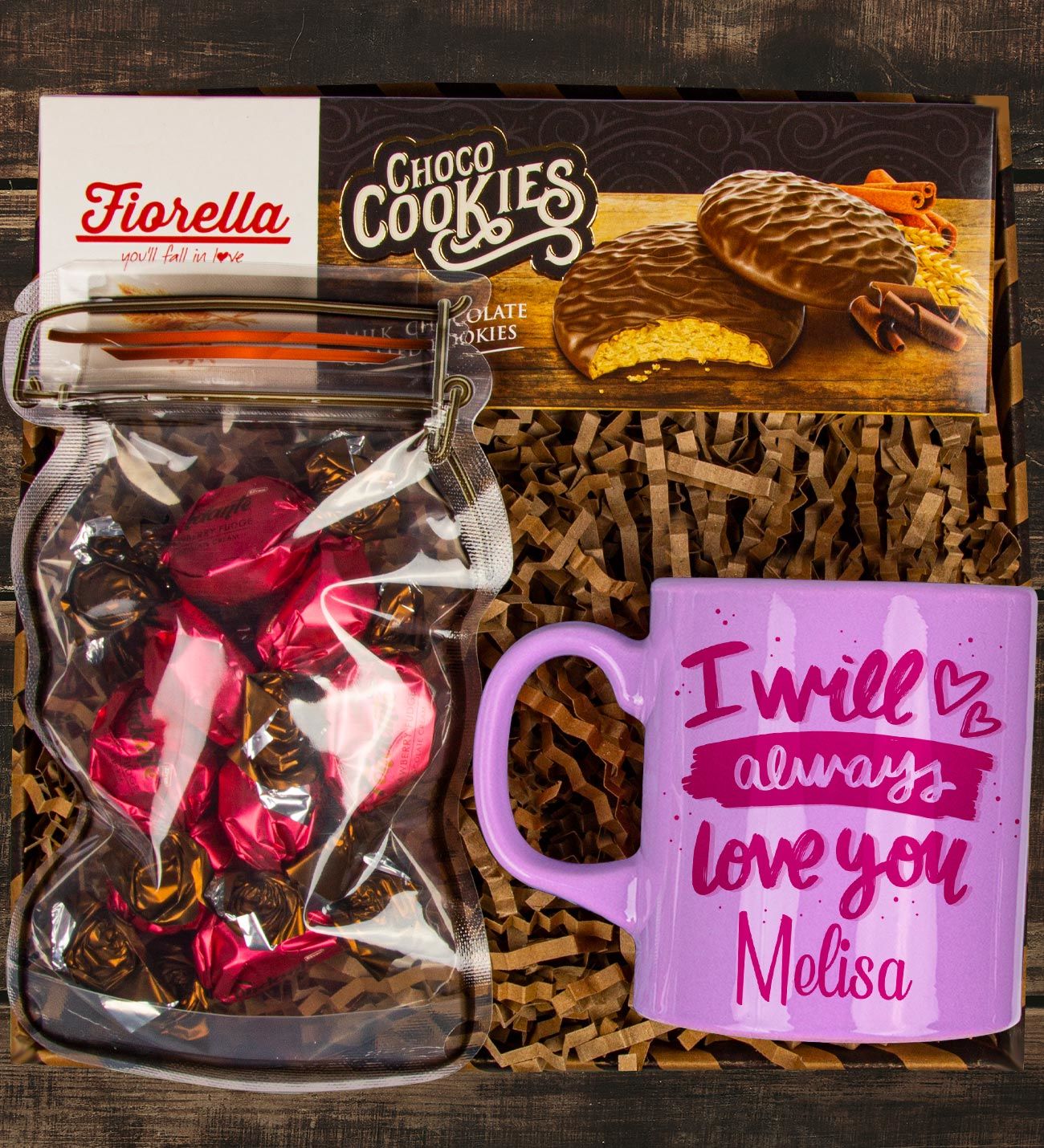 eJOYA Kişiye Özel Kupa & Choco Cookies & Çikolatalı Çilekli Fudge Hediye Kutusu 111121