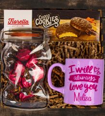 eJOYA Kişiye Özel Kupa & Choco Cookies & Çikolatalı Çilekli Fudge Hediye Kutusu 111121