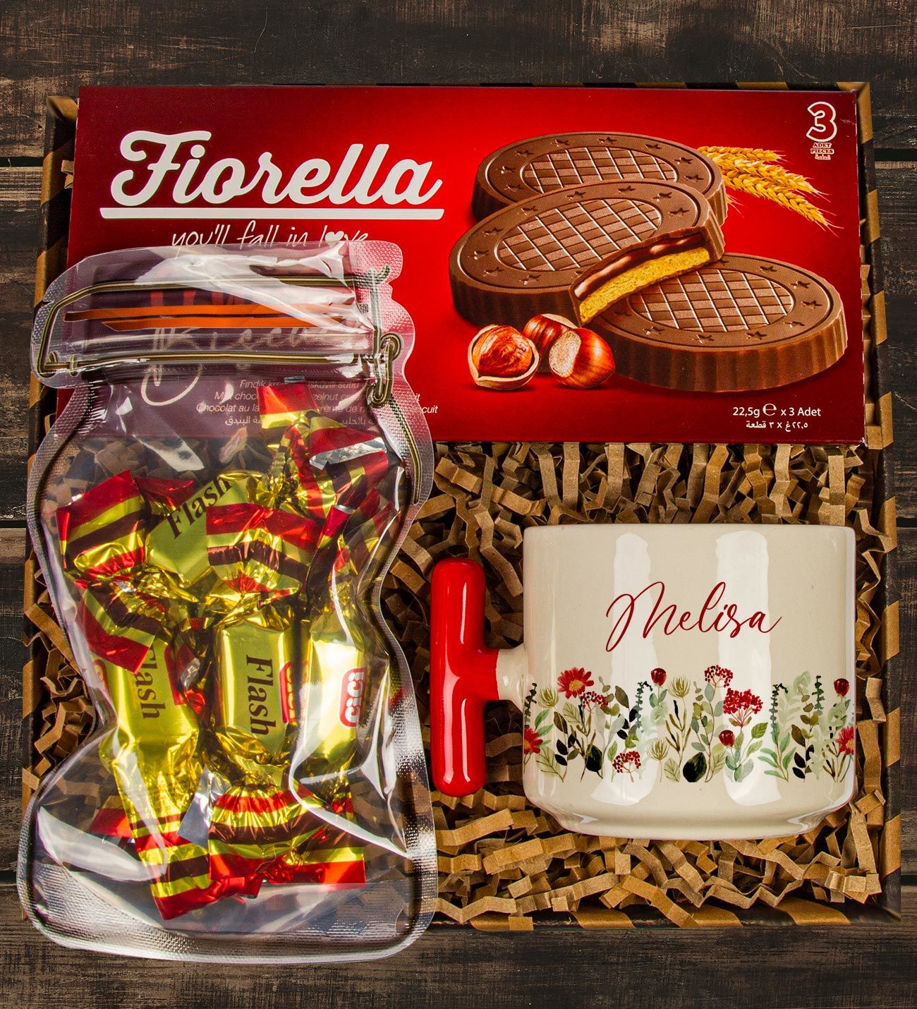 eJOYA Kişiye Özel Kupa & Fiorella Crunch Biscuits & Flash Fındıklı Şekerleme Hediye Kutusu 111122