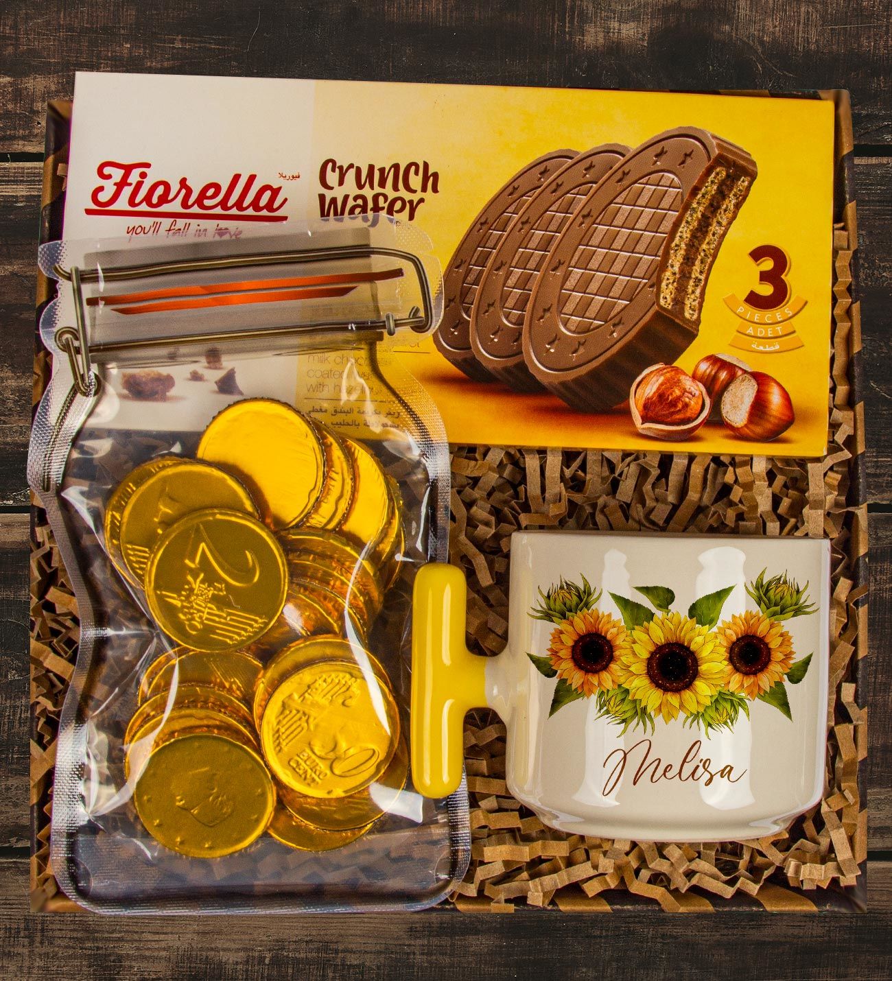 eJOYA Kişiye Özel Kupa & Crunch Wafer Gofret & Sütlü Para Çikolata Hediye Kutusu 111125