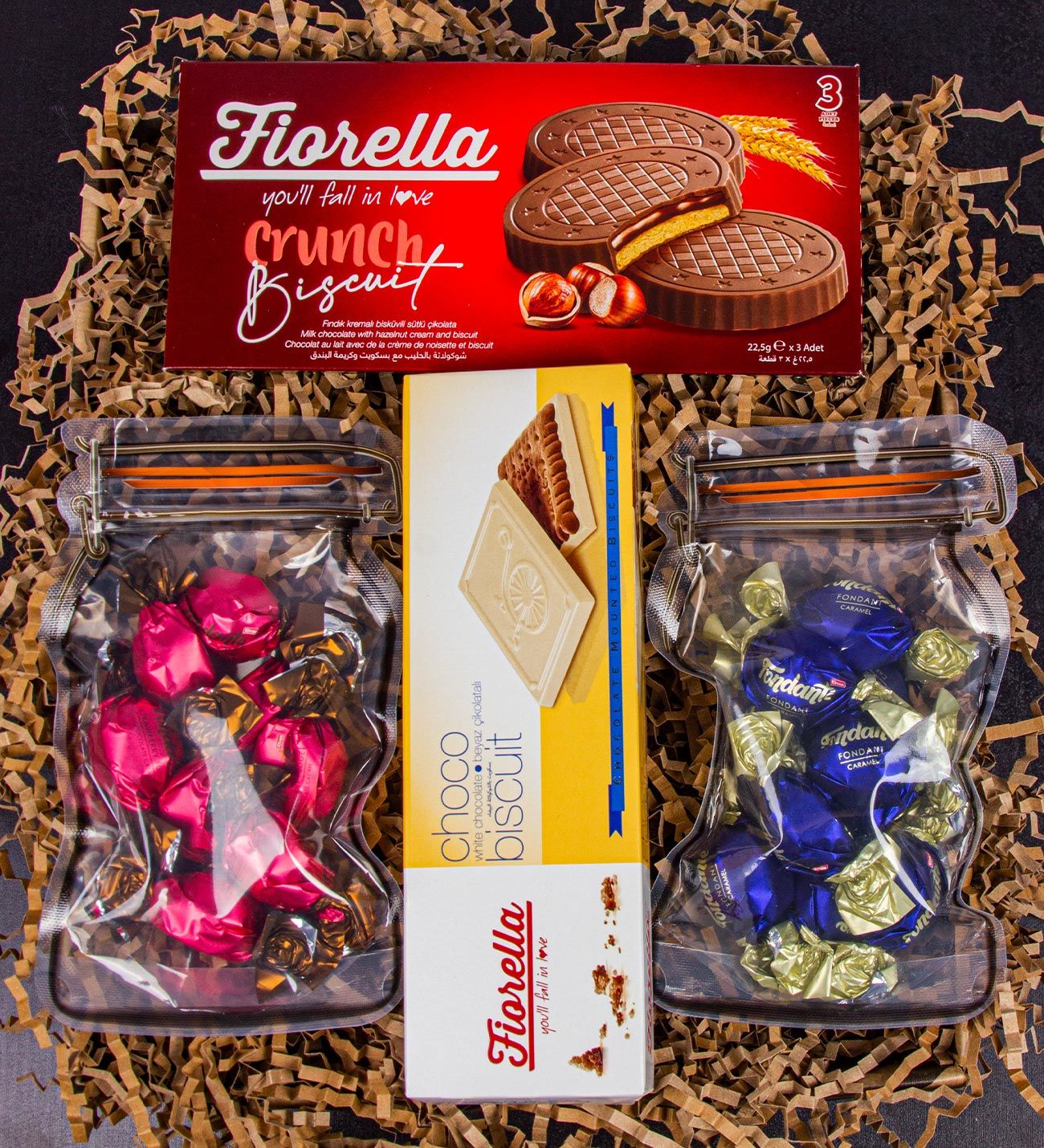 eJOYA Beyaz Çikolatalı Biscuits & Çilekli Çikolata & Karamelli Çikolata & Fındık Kremalı Biscuits Hediye Kutusu 111152