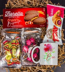 eJOYA Kişiye Özel Kupa & Fındıklı Şekerleme & Çilekli Çikolata & Fındık Kremalı Biscuits & Çilekli Kruvasan & Hediye Kutusu 111160
