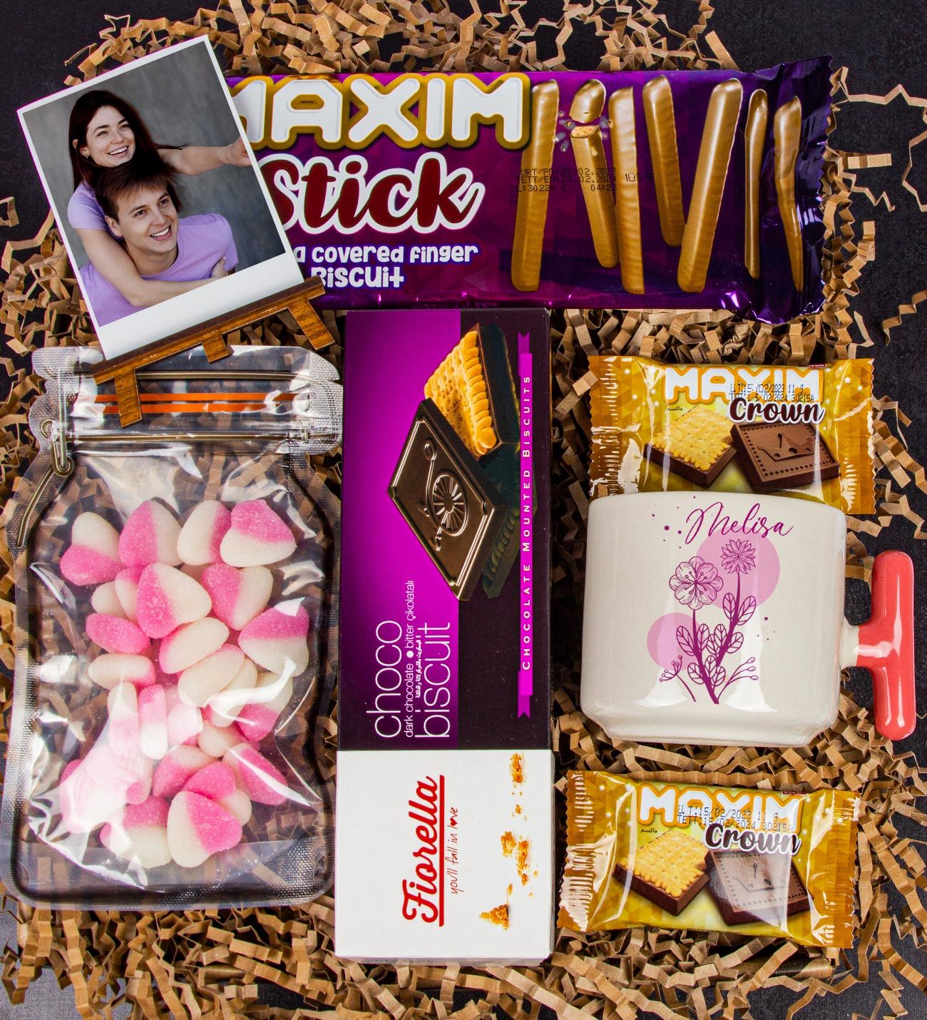 eJOYA Kişiye Özel Kupa & Fotoğraflık & Çikolatalı Stick Biscuits & Kalp Candy Şeker & Bitter Biscuits Hediye Kutusu 111164