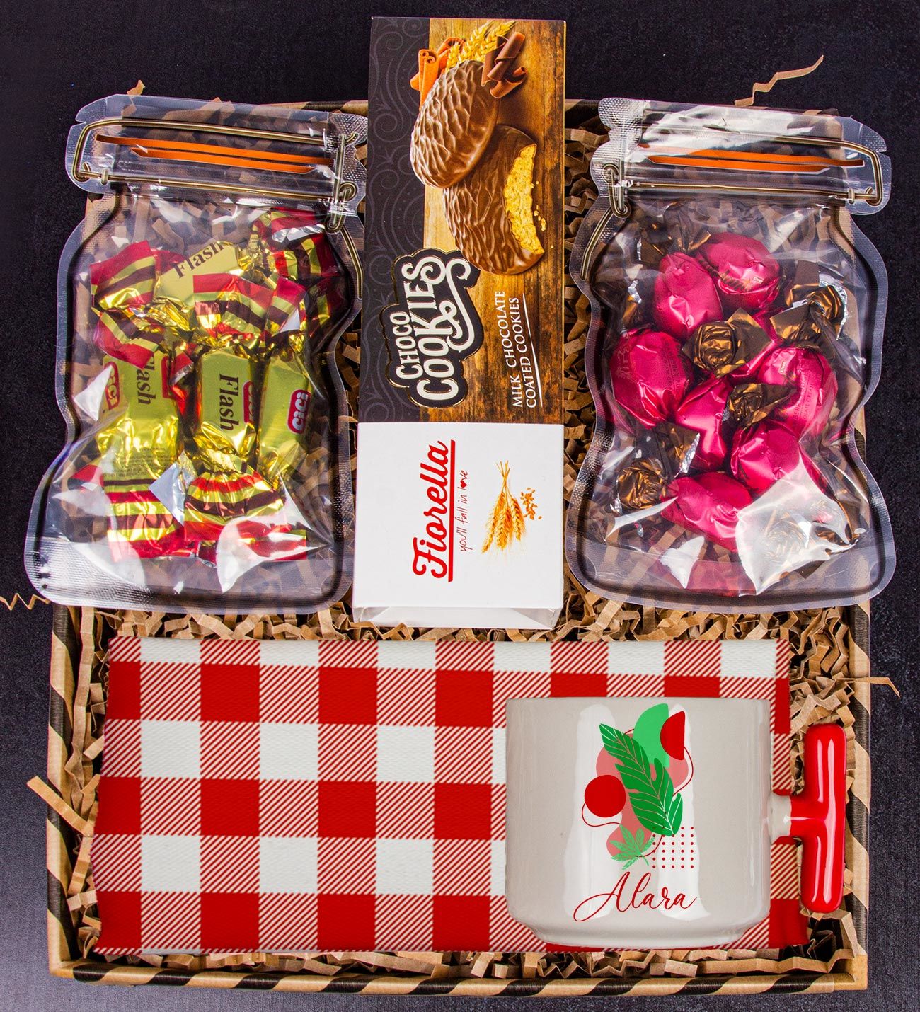 eJOYA Kişiye Özel Kupa & Çilekli Çikolata & Choco Cookies & Fındıklı Şekerleme & Amerikan Servis Hediye Kutusu 111173