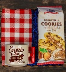 eJOYA Kişiye Özel Latte Kupa & Nutella ve Fındıklı Kurabiye & Amerikan Servis Hediye Kutusu 111195