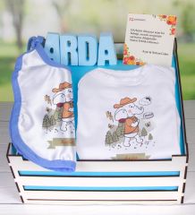 eJOYA Ahşap Sandıkta Kişiye Özel Zıbın Önlük Ve Taş İsimlik Bebek Hediye Seti 109461