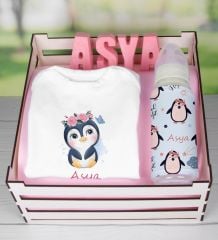 eJOYA Ahşap Sandıkta Kişiye Özel Zıbın Biberon Ve Taş İsimlik Bebek Hediye Seti 109482