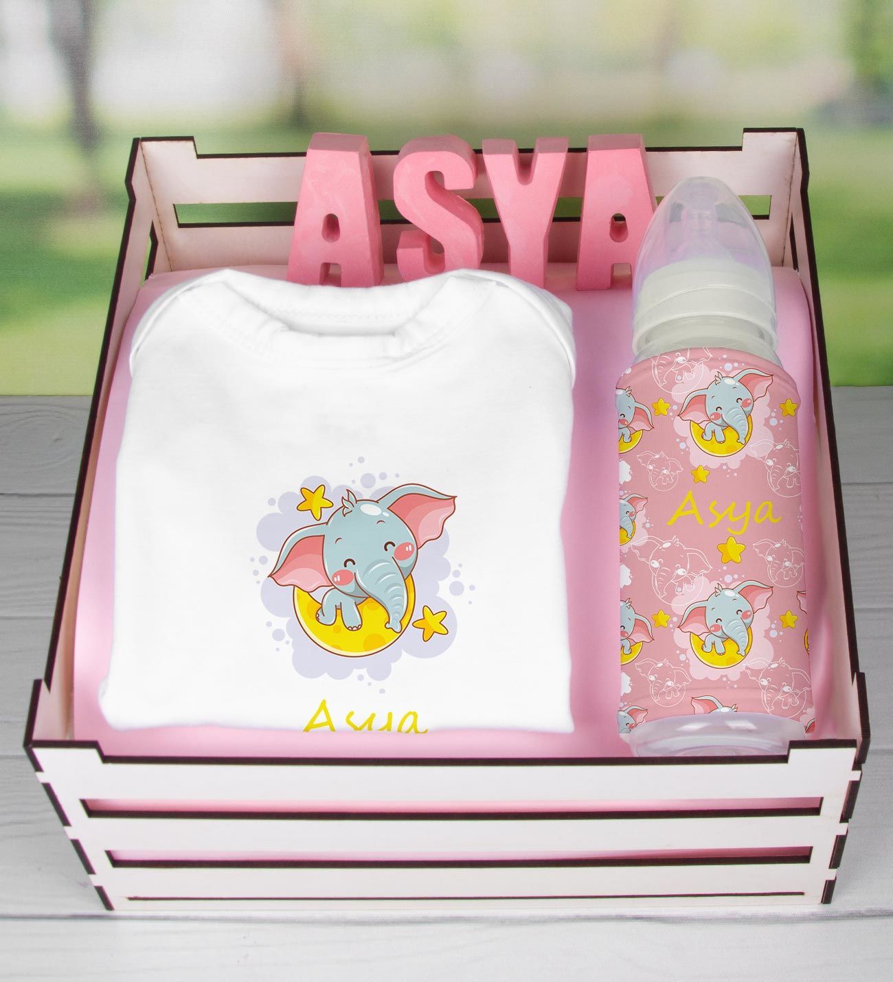 eJOYA Ahşap Sandıkta Kişiye Özel Zıbın Biberon Ve Taş İsimlik Bebek Hediye Seti 109486