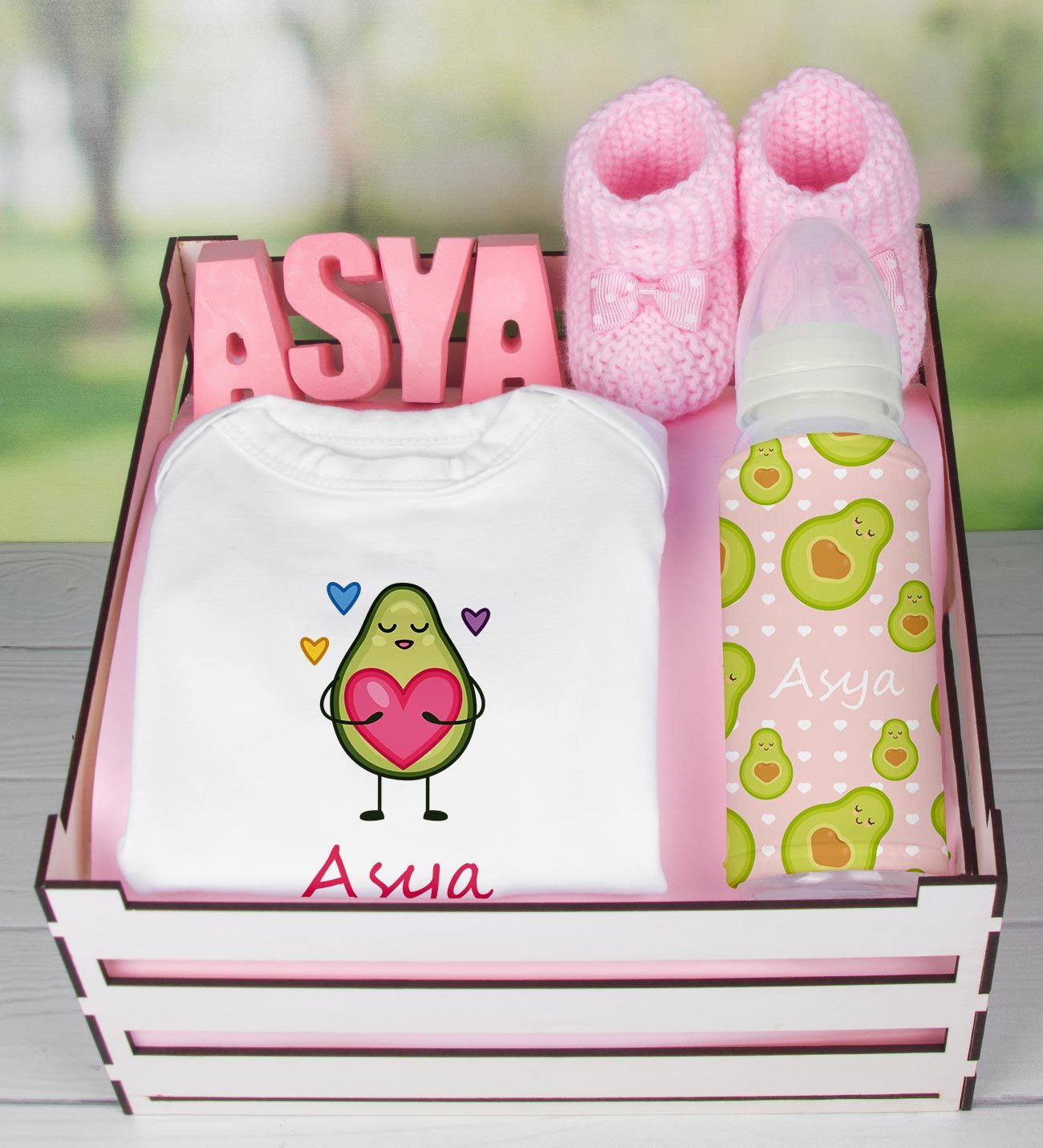 eJOYA Ahşap Sandıkta Kişiye Özel Zıbın Biberon Taş İsimlik Ve Patik Bebek Hediye Seti 109493