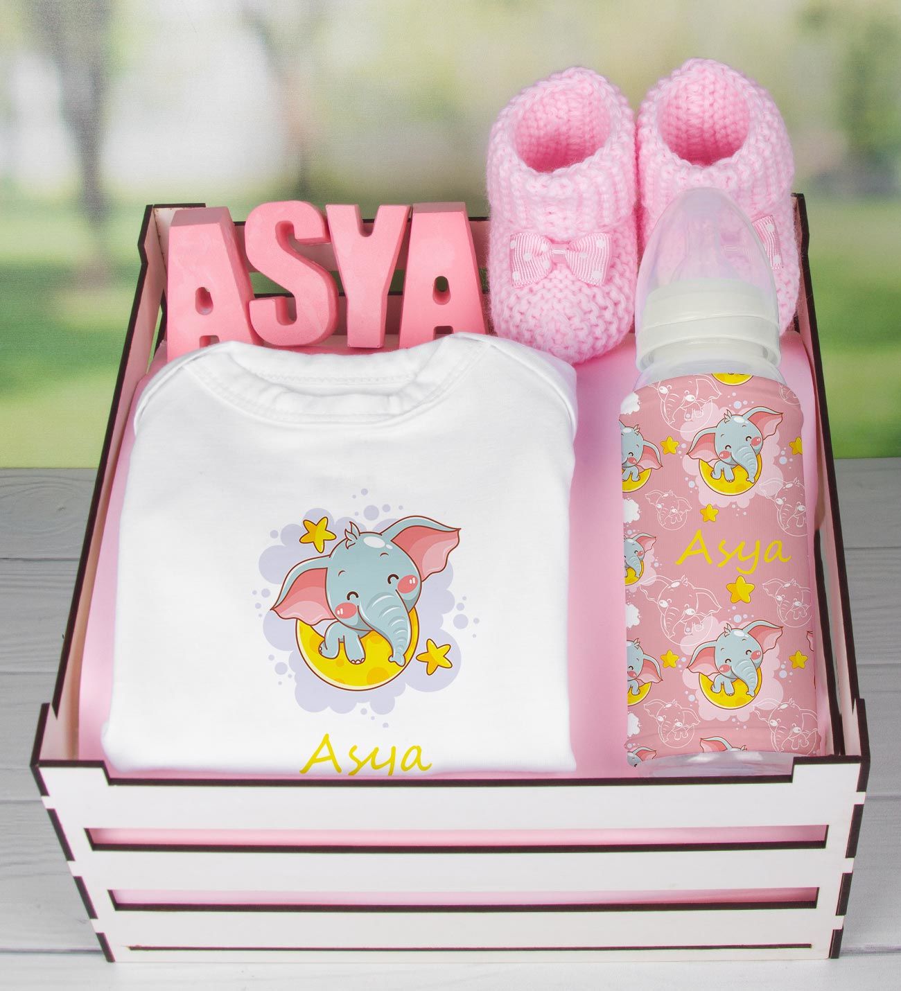 eJOYA Ahşap Sandıkta Kişiye Özel Zıbın Biberon Taş İsimlik Ve Patik Bebek Hediye Seti 109510