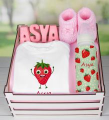 eJOYA Ahşap Sandıkta Kişiye Özel Zıbın Biberon Taş İsimlik Ve Patik Bebek Hediye Seti 109513
