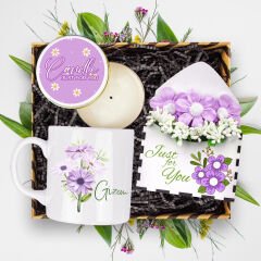 eJOYA Kişiye Özel Papatya Tasarım Kupa & Mum & Papatya Figür Mektup Aranjmanı Hediye Kutusu 113182