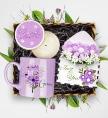 eJOYA Kişiye Özel Papatya Tasarım Kupa & Mum & Papatya Figür Mektup Aranjmanı Hediye Kutusu 113182
