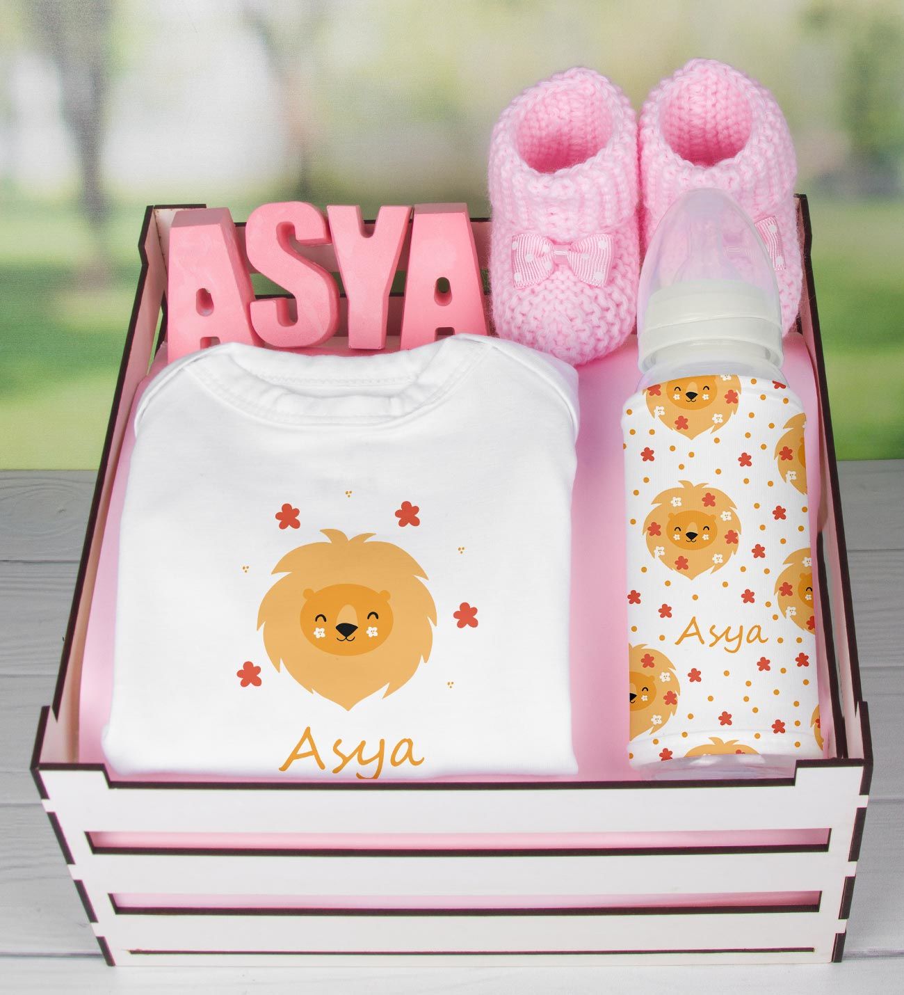 eJOYA Ahşap Sandıkta Kişiye Özel Zıbın Biberon Taş İsimlik Ve Patik Bebek Hediye Seti 109516