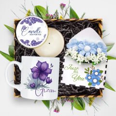 eJOYA Kişiye Özel Çiçek Tasarım Kupa & Mum & Papatya Figür Mektup Aranjmanı Hediye Kutusu 113185